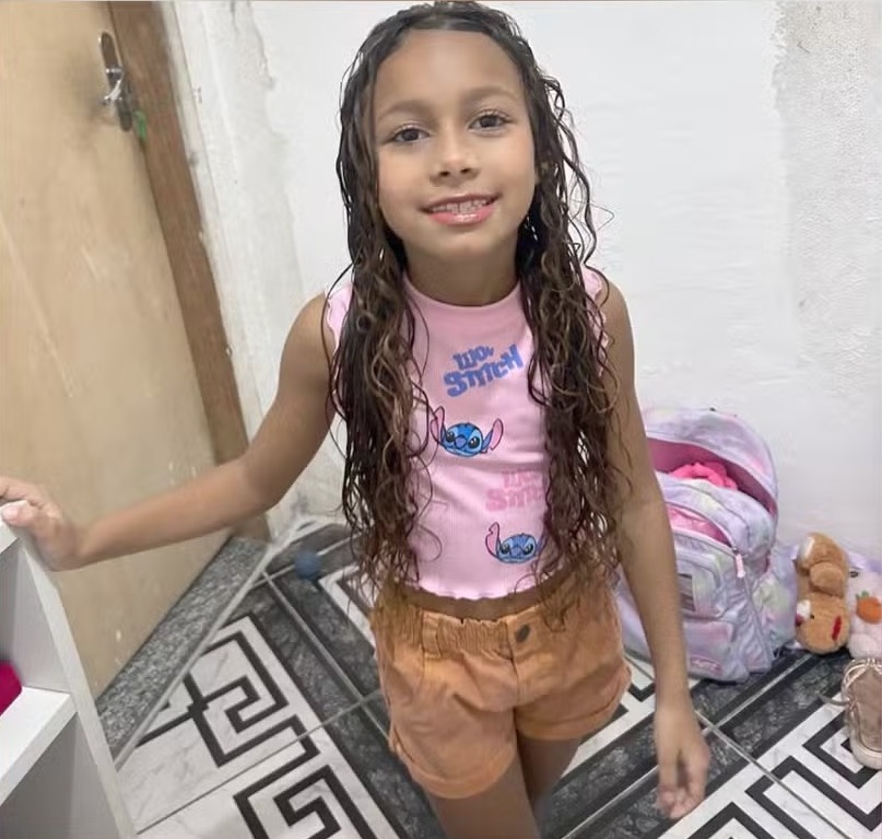 Menina de sete anos morre baleada na cabeça em Nova Iguaçu (RJ)