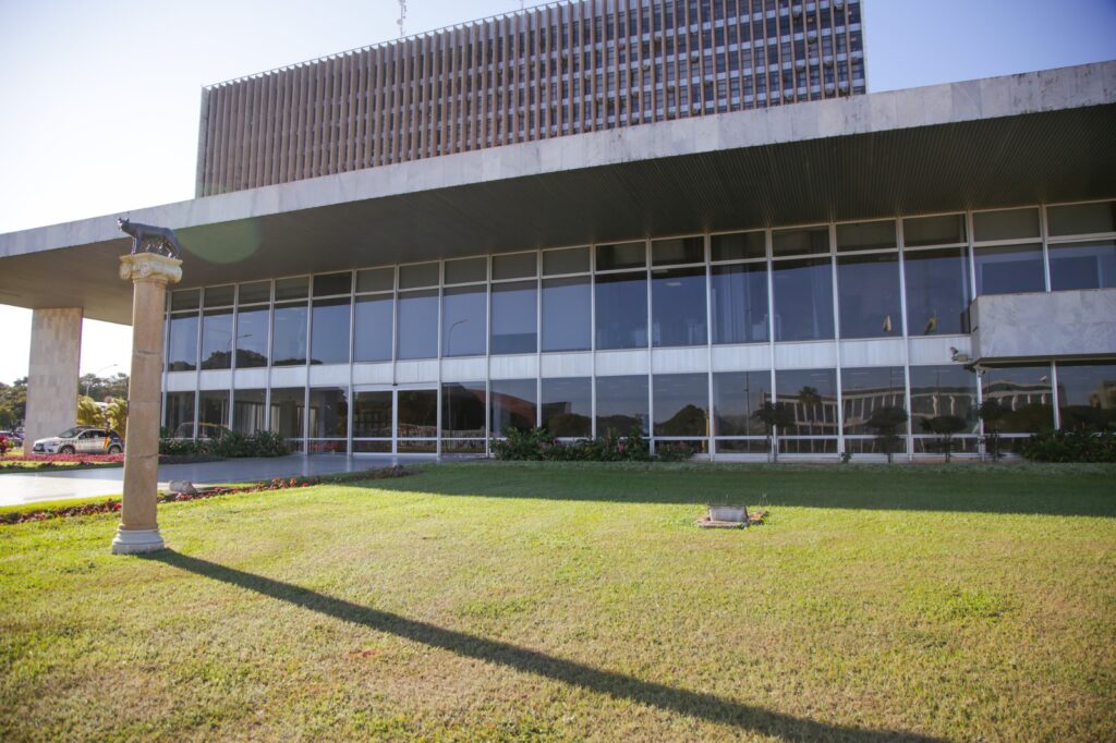 GDF decreta ponto facultativo na segunda após jogo do Brasil