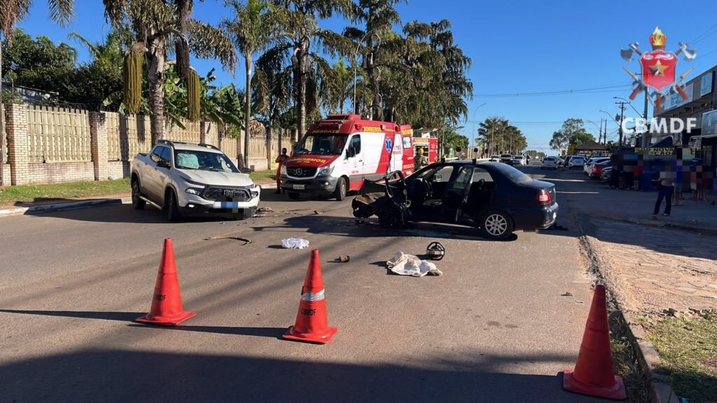 Motorista é levado ao hospital após batida entre dois veículos no Gama
