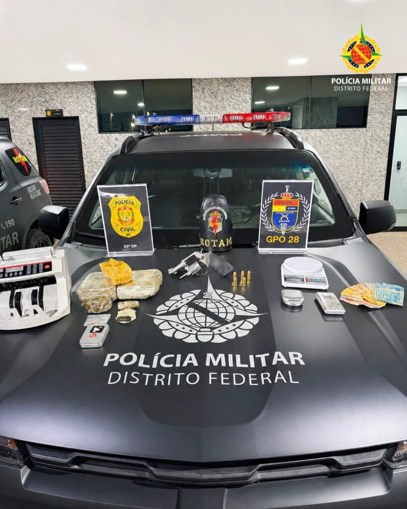Homem é preso por tráfico após PM encontrar drogas, arma e munições em dois imóveis no DF