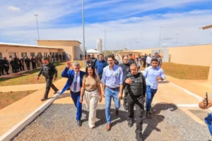 Daniel Vilela percorre 26 cidades com entregas de obras, moradias e ações sociais em maio