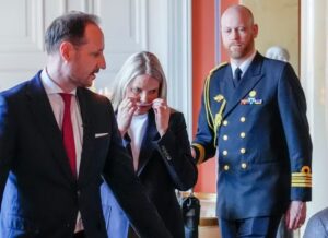 Justiça norueguesa ordena libertar filho da princesa Mette-Marit, gravemente doente