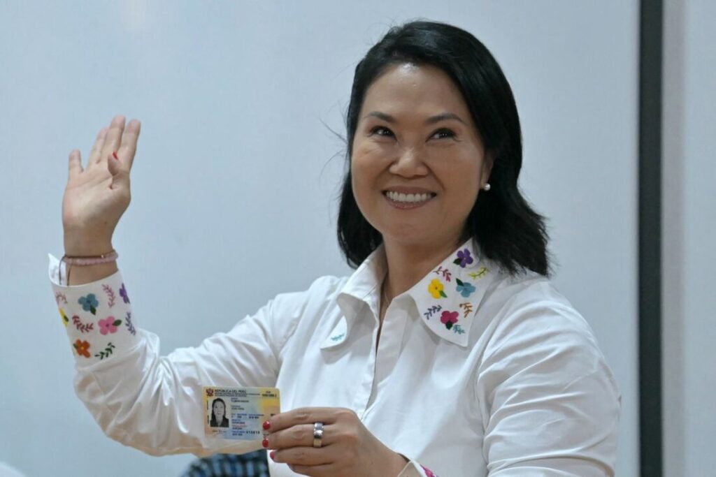 Keiko mantém vantagem mínima na apuração dos votos das presidenciais no Peru