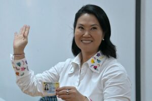 Keiko mantém vantagem mínima na apuração dos votos das presidenciais no Peru