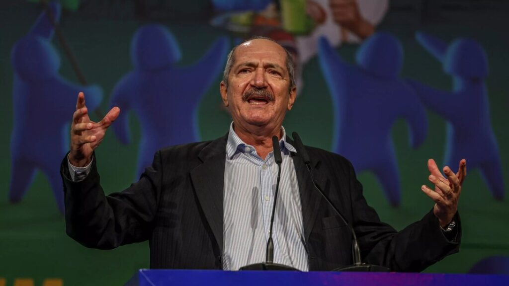 Justiça determina suspensão de expulsão de Aldo Rebelo do DC e sua reintegração ao partido