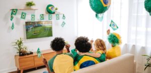 Por que em pleno 2026 seu vizinho ainda grita gol antes de você?