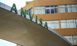 Anvisa suspende lote de repelente Repele após reprovação