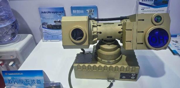 China apresenta armas laser portáteis que derrubam drones em até 4s