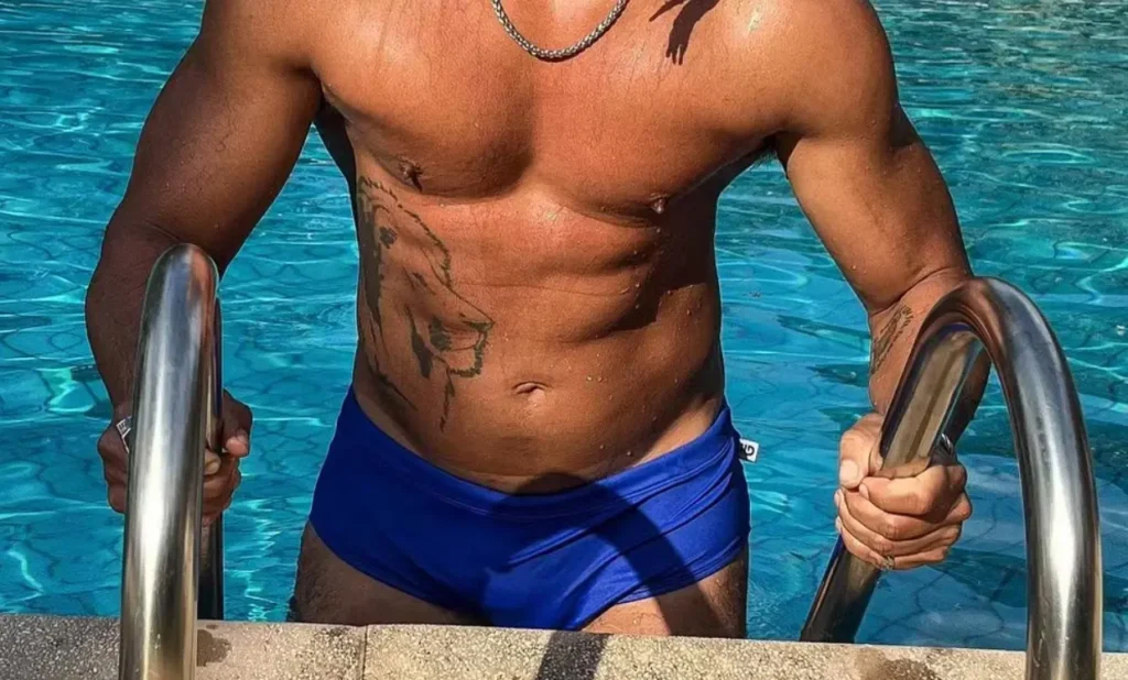 Ex-BBB hétero em cena de sexo gay no Privacy; saiba quem é