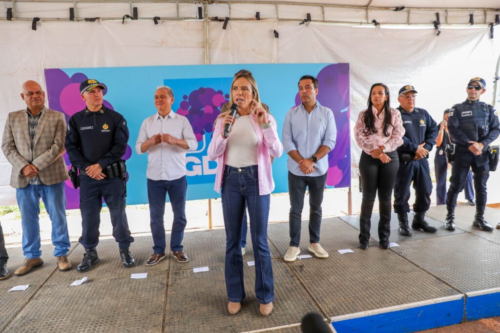 Celina assina ordem para nova sede do 16º BPM em Brazlândia