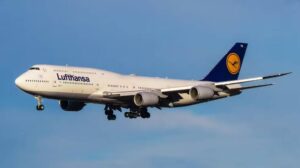 Funcionários da Lufthansa ficam feridos após trem de pouso quebrar no aeroporto de Frankfurt