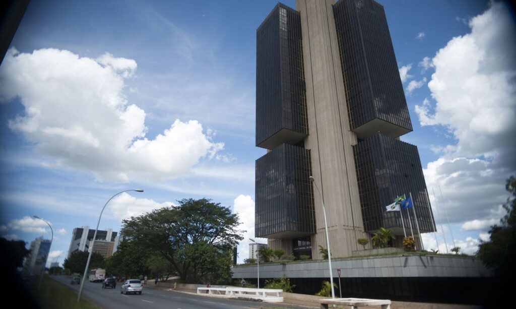Com avanço da PEC 65, sindicato defende proposta governista para autonomia do BC
