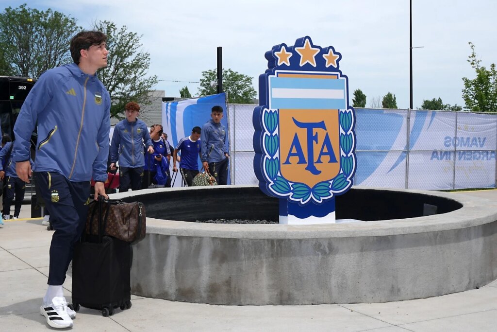 Zagueiro da Argentina é cortado da Copa do Mundo por lesão