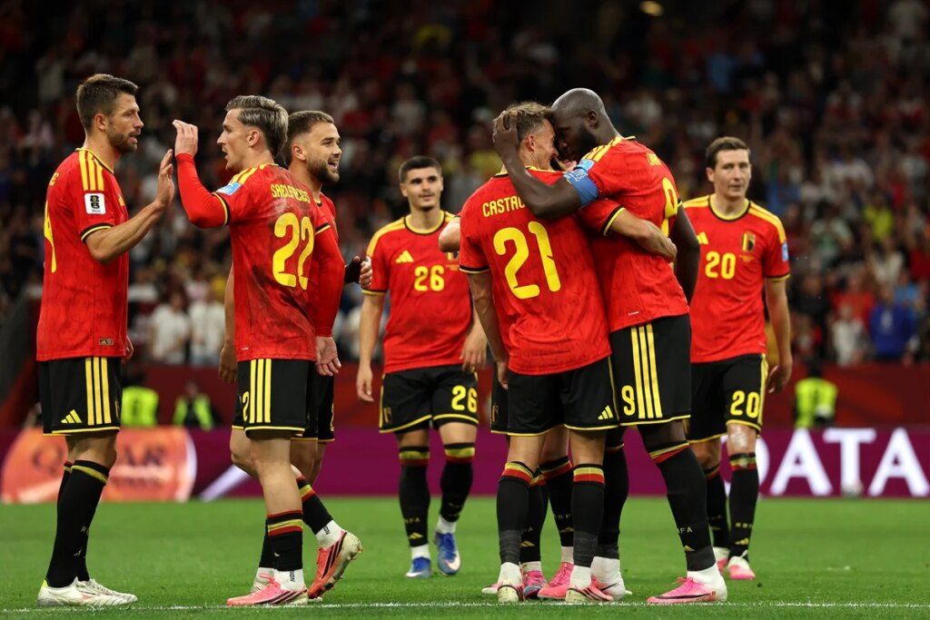 Bélgica goleia Nova Zelândia e garante vaga para o mata-mata da Copa