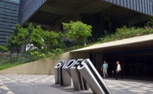 BNDES veta R$ 1,1 bi em crédito para donos de terras com alerta de desmatamento ilegal