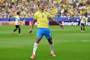 Bruno Guimarães se isola como líder de assistências na Copa do Mundo