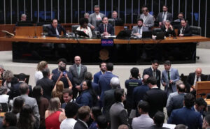 Câmara liberou uso de verba pública para despesas que custaram R$ 163 milhões a partidos desde 2018