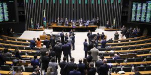 Governo retira urgência de projeto sobre escala 6x1