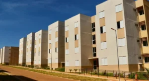 AGEHAB multa 5 construtoras por atrasos em obras e proíbe empresa de licitar por 6 meses