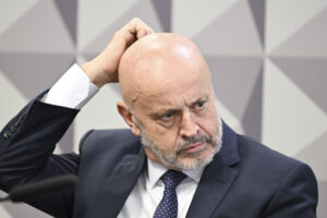 Careca do INSS relata luzes acesas 24h em cela e pressão de agentes por delação