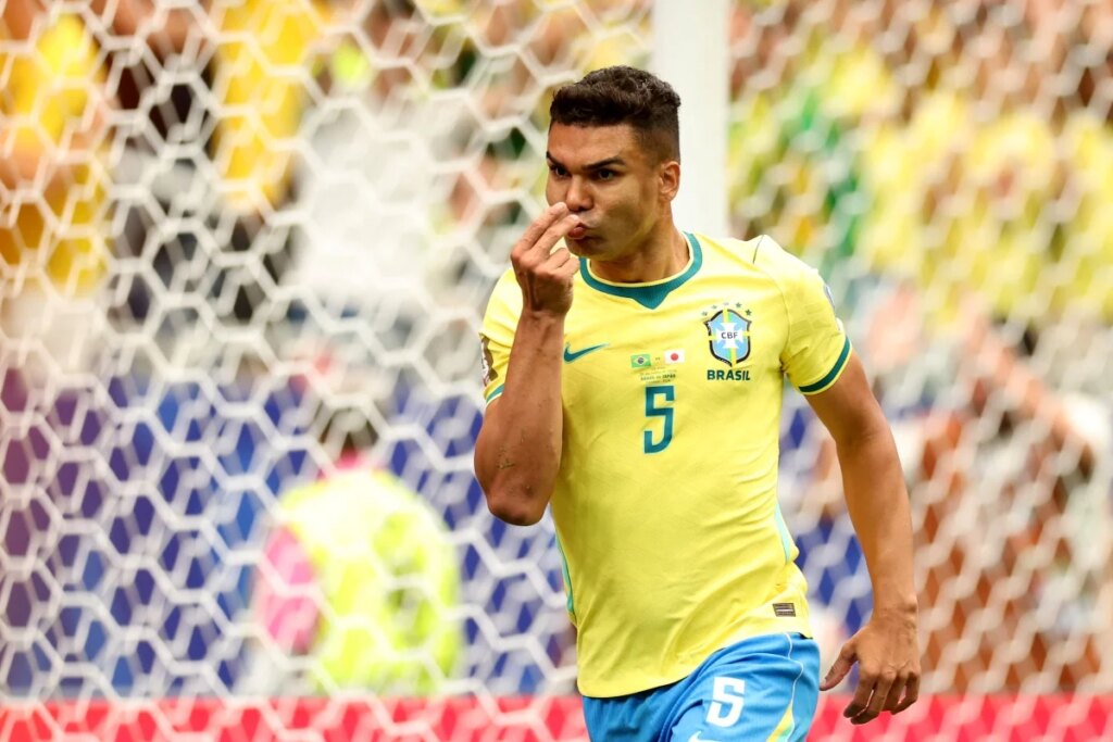 Casemiro mistura "six seven" com "faro de gol" em comemoração