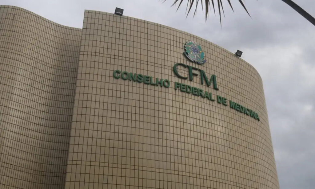 CFM vai usar IA para identificar falsos médicos e empresas de fachada