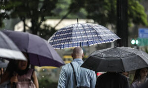Chuva atípica atinge SP e alerta da Defesa Civil do Estado segue fora do ar após ataque