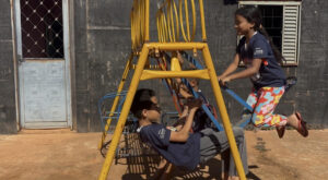Creche atende crianças em vulnerabilidade em Santa Luzia, mas precisa de reforma e de voluntários