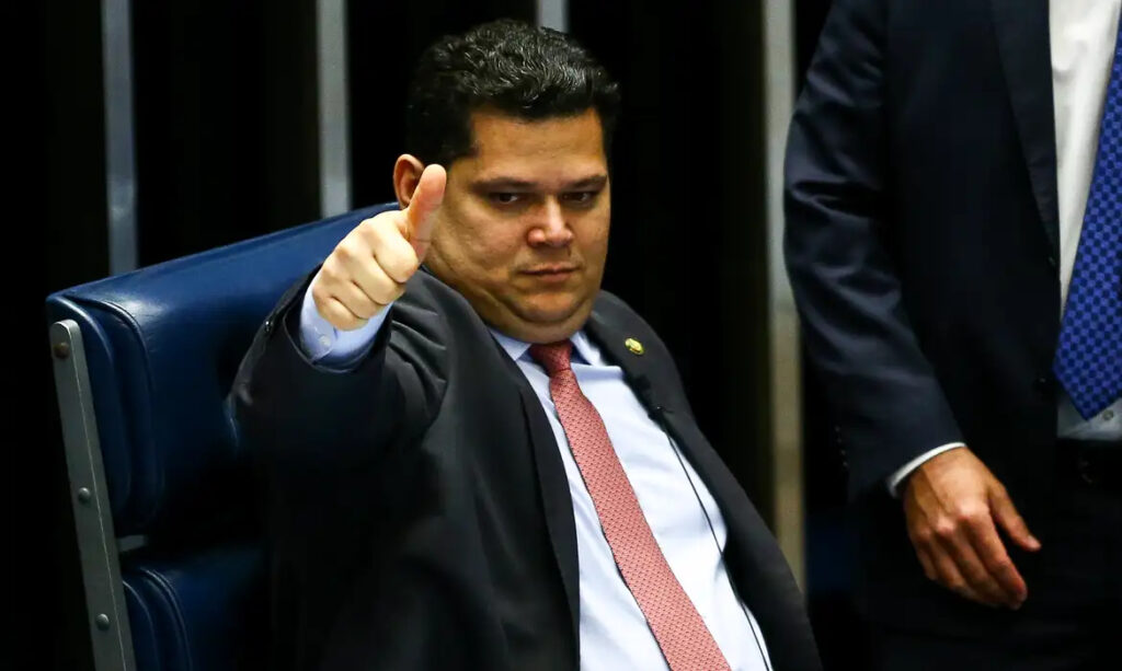 Davi sinaliza votação da PEC dos agentes de saúde na próxima semana