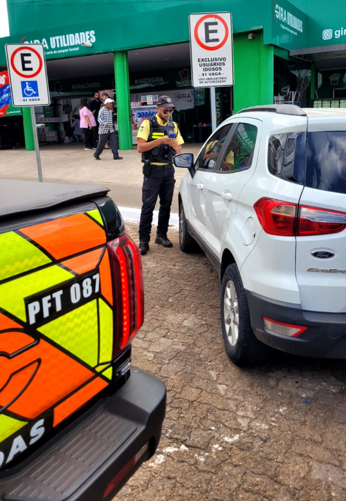 Detran-DF autua 14 motoristas em fiscalização em Ceilândia