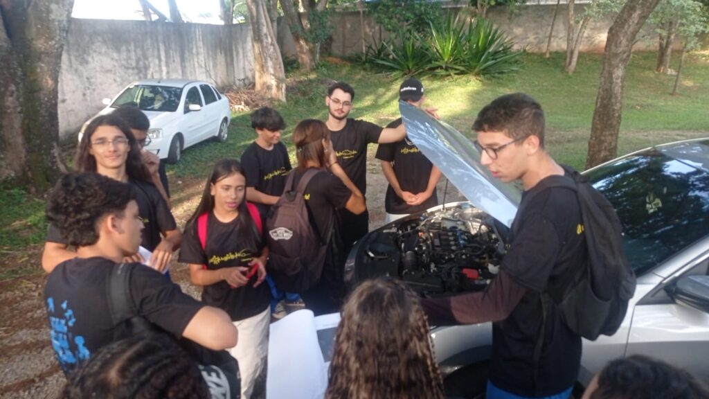 Detran-DF forma 231 estudantes em curso sobre trânsito