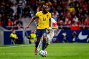 Equador e Curaçao duelam pela sobrevivência no grupo E da Copa