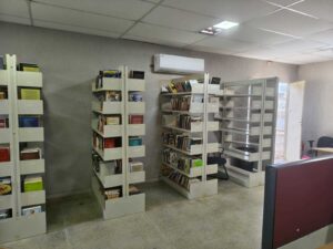 Biblioteca de Samambaia recebe novos móveis e livros