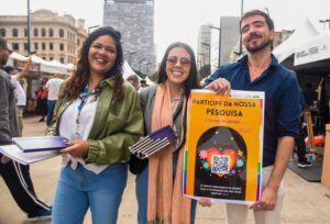 MDS faz pesquisa com população LGBTQIA+ em feira da diversidade