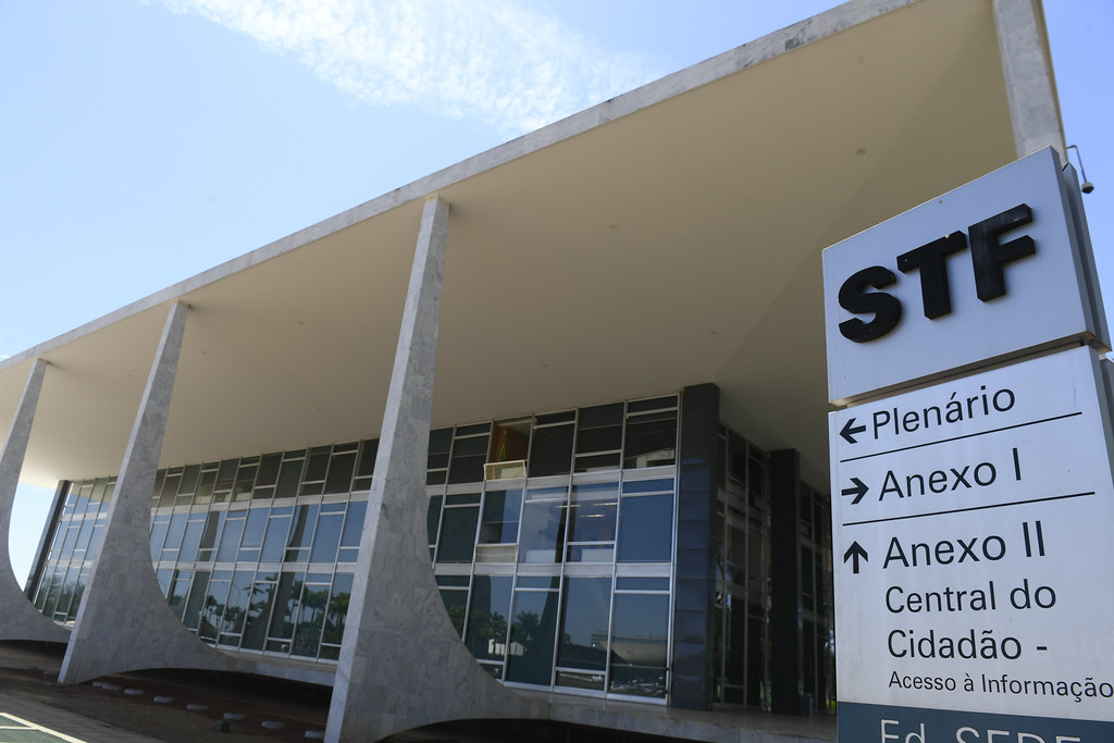 Terceirizados do STF aprovam greve por salários atrasados