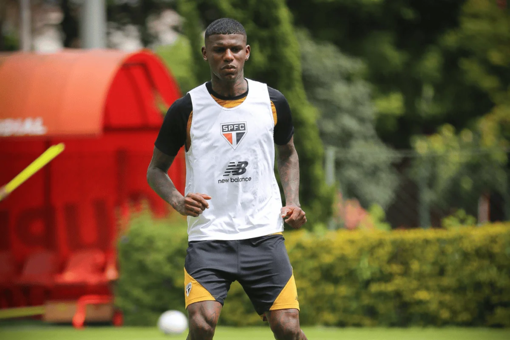 São Paulo comunica retorno de Arboleda ao elenco após polêmicas