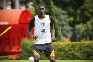 São Paulo comunica retorno de Arboleda ao elenco após polêmicas