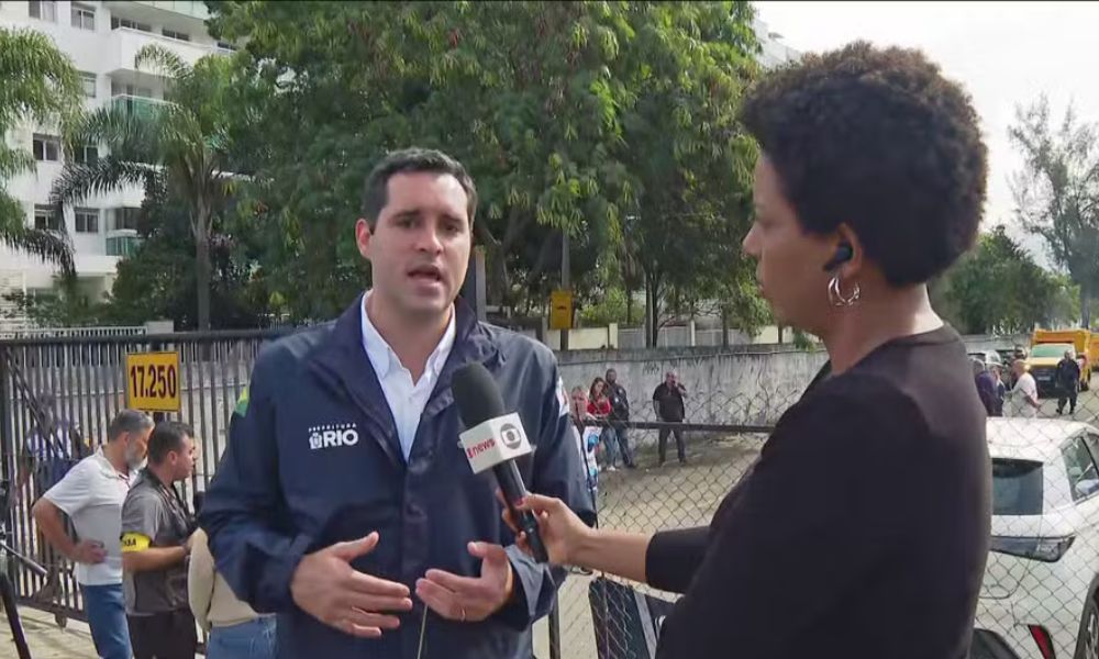 Pilotos de helicópteros que caíram no Rio eram experientes e instrutores de voo, diz prefeito