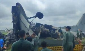 Cinco pessoas morrem na queda de um avião de transporte da Força Aérea Indiana em Assam