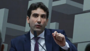 Galípolo diz que BC pode ter errado ao tentar ‘explicar demais’ último corte na Selic