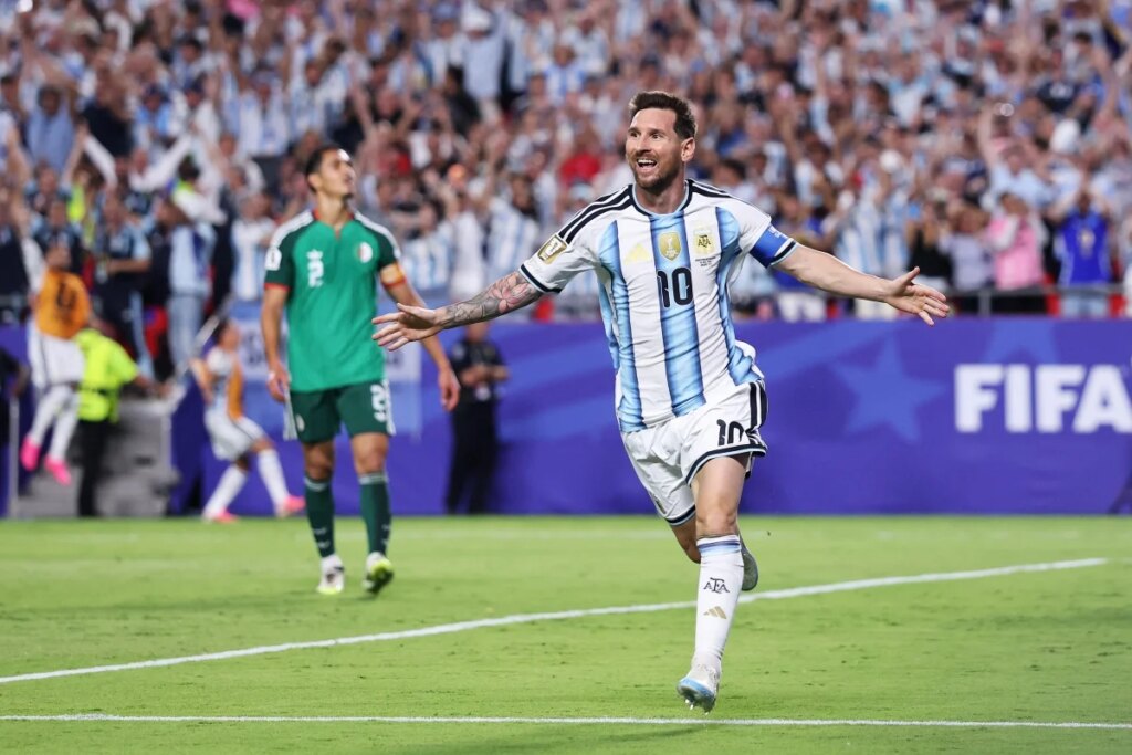 Lionel Messi marca terceiro gol e abre vantagem para Argentina; siga
