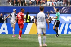 Atual edição da Copa do Mundo iguala número de expulsões de 2022