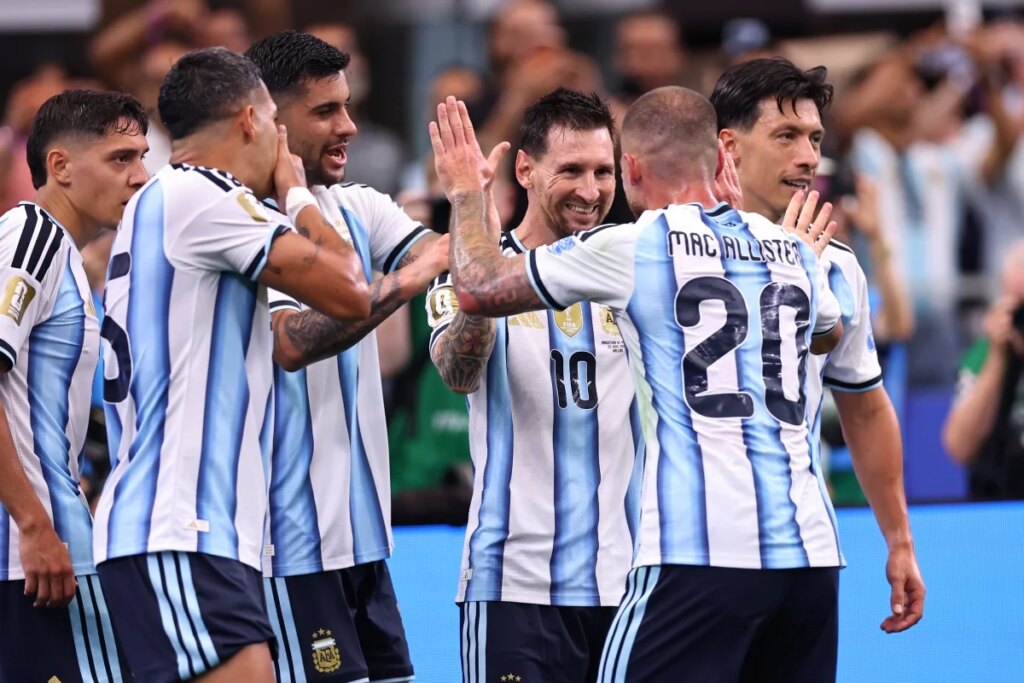 Jornais argentinos enaltecem vitória e atuação de Lionel Messi