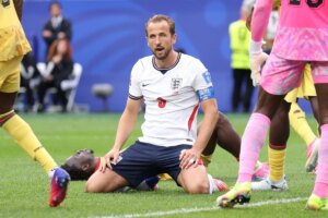 Kane comenta gol perdido no fim de partida contra Gana