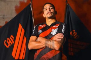 Athletico-PR anuncia a contratação do lateral-direito Gilberto