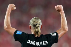 nome na camisa do craque da Noruega homenageia mãe