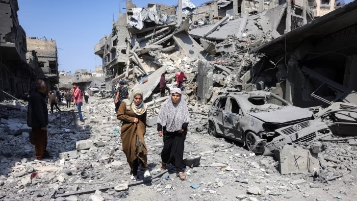 Bombardeios de Israel em Gaza causaram perda de US$ 2,6 bilhões no primeiro ano de guerra, afirma estudo