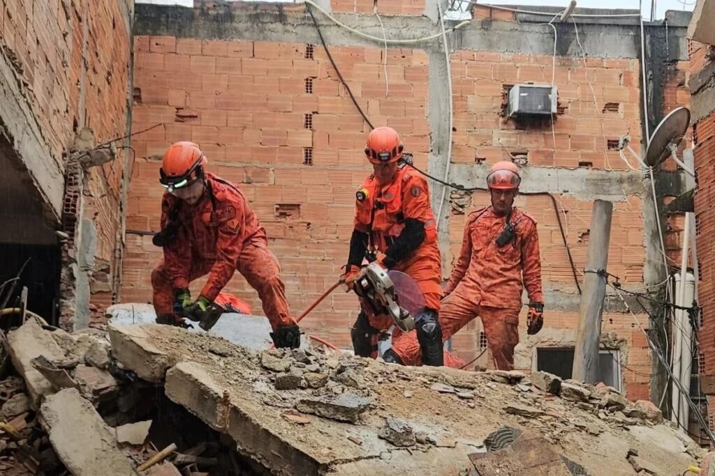 Duas crianças morrem em desabamento de casa na Ilha do Governador (RJ)