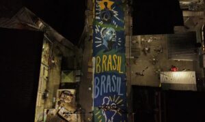Arte transforma rua da Penha marcada por operação letal