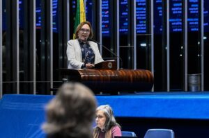 Zenaide Maia critica Estado mínimo e defende SUS